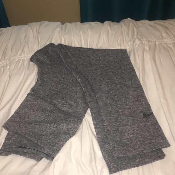 Nike Pants - Grey Nike Capri dri-fit athletic pants
